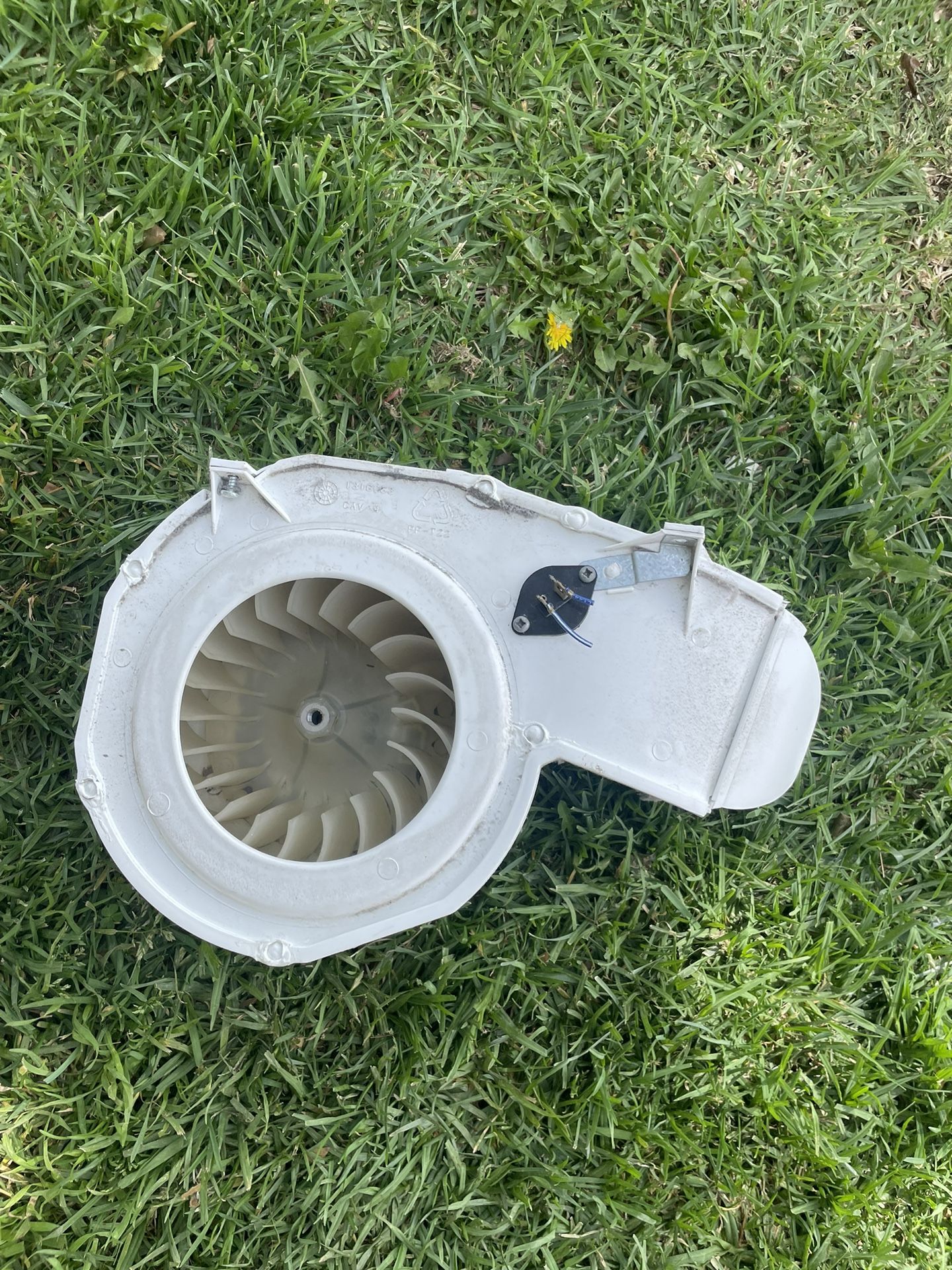 Frigidaire Blower Wheel and Housing Assembly 1316063 10, 823074, AH418726, EA418726, PS418726 PREOWNED includes wheel and housing.