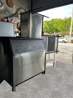 SCOTMAN  1,400 pounds  w/ bin ice machine