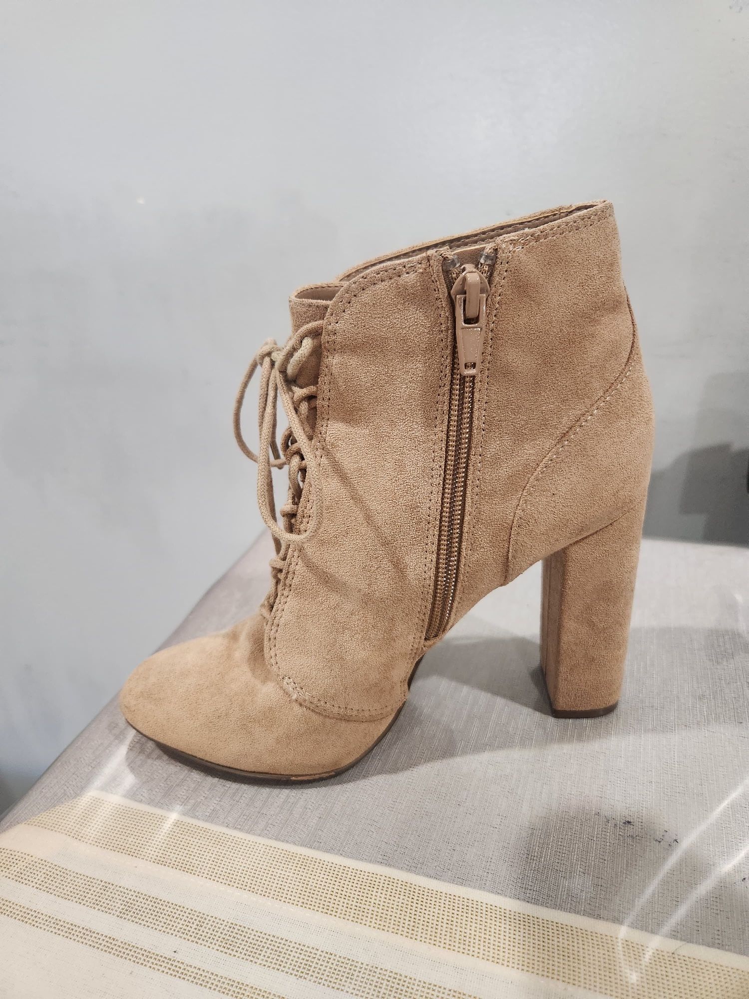 Tan heel boots