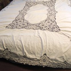 Large Beautiful Vintage Table Cloth With 10 Matching Napkin , Cotton And Lace 65” X82”