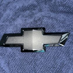 2007 silverado grill emblem 