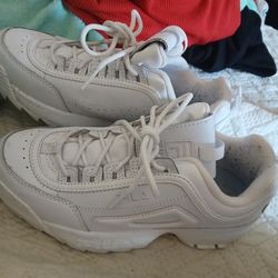 TENIS BARATA  BUENAS CONDITION  Sas 8
