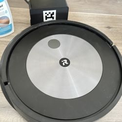 iRobot Roomba J5 Robot - 2-in-1 Vacuum with Optional Mopping