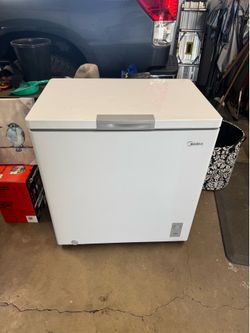 Midea chest freezer 7 cubic feet