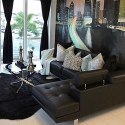 Black 🖤🖤Leatherette Sectional W/ ADJUSTABLE HEADRESTS - COMFORTABLE
