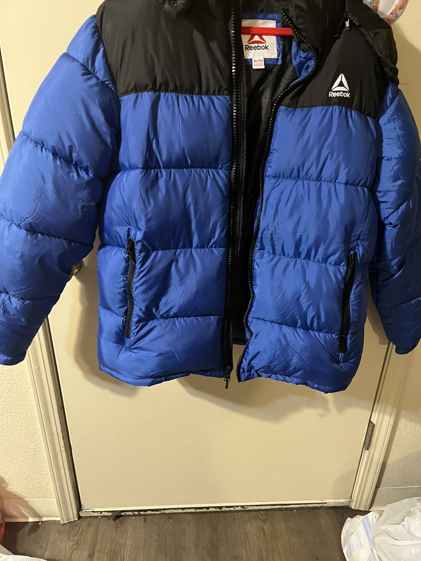 Men’s Reebok Puffer Jacket It’s Blue And Black Extra Large