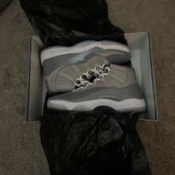 Jordan 11 retro cool gray size 10 comes with box