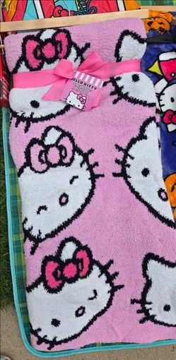 Hello kitty blanket