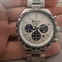 Seiko Chronograph Solar Panda Dial — Tachymeter — V175-0FA0