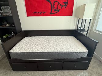 Daybed with trundle