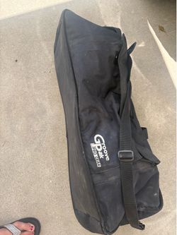 GroovePak PRO GEAR duffel bag features a reinforced base and an adjustable shoulder strap in real good shape