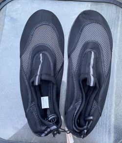 New Men’s Aqua Shoes Size  Large 11/12