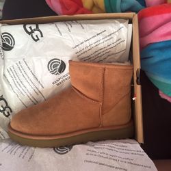 Ugg Mini 