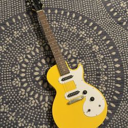 Epiphone Les Paul Melody Maker E1 Guitar, Sunset Yellow