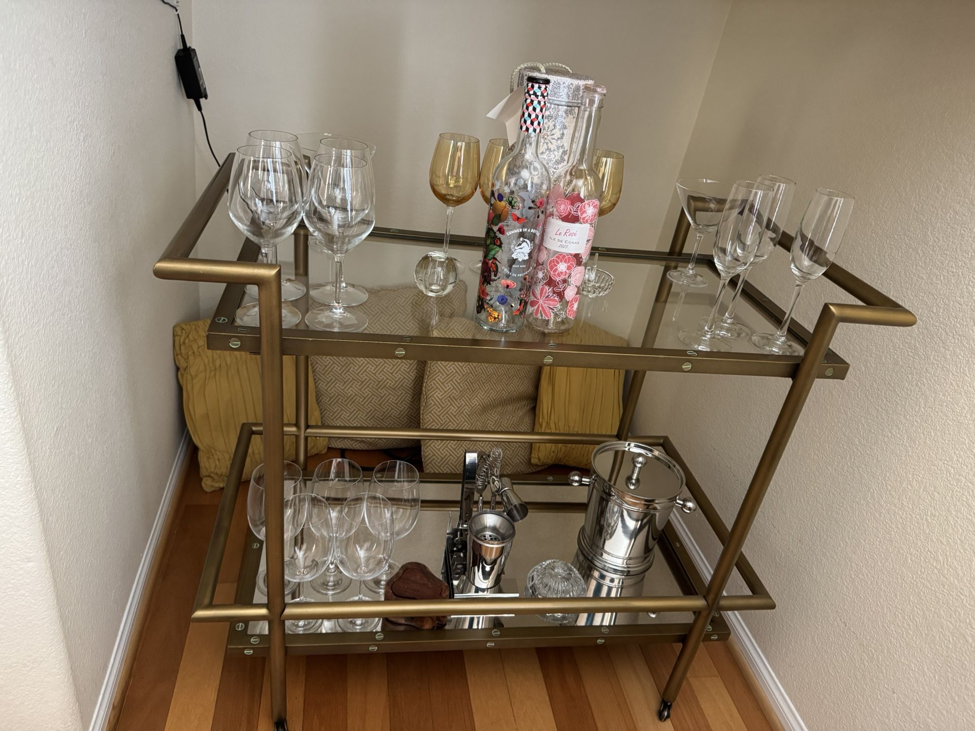 ✨ Modern Gold Bar Cart – Glass Shelves – Includes Accessories! ✨