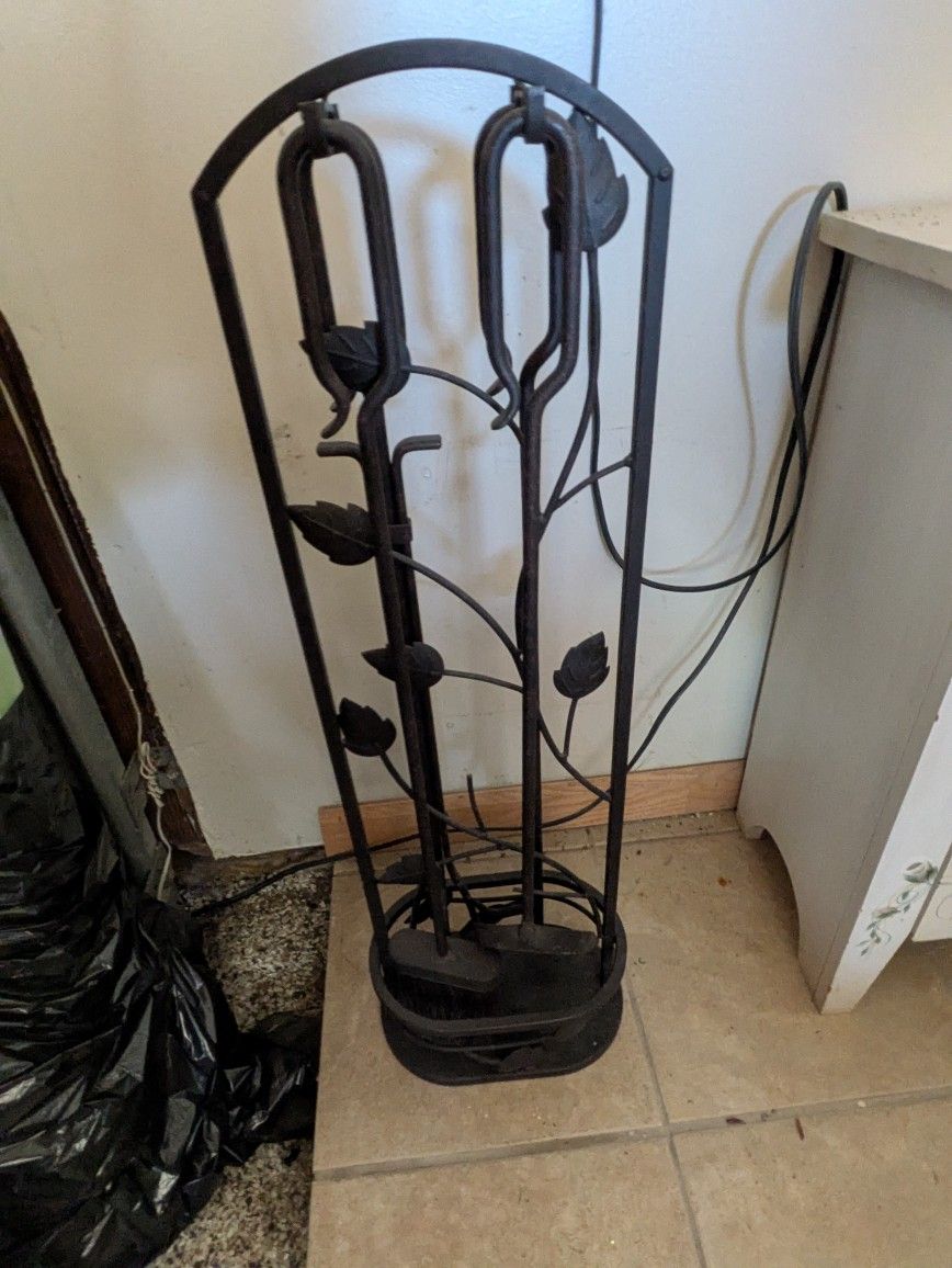5 Piece Fireplace Tools & Stand. Wrought Iron.