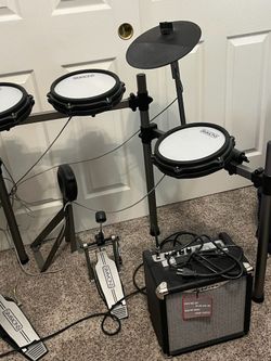 Gotta see, make an offer!! Simmons Titan 50 Electric Drum Set w/ Brand new  AMP and extras