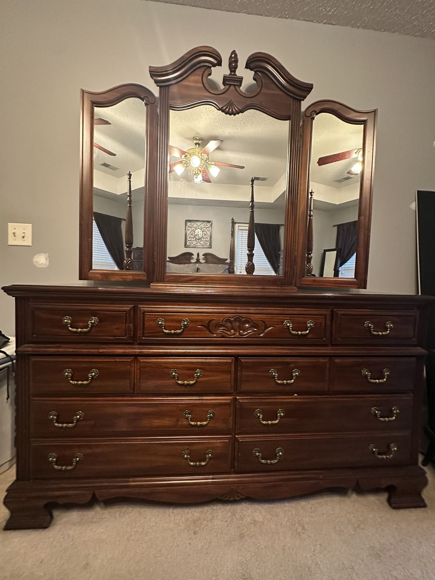 4 Poster Queen Bedroom Set