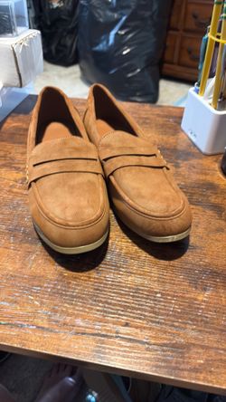 Unisex light brown Swede loafers