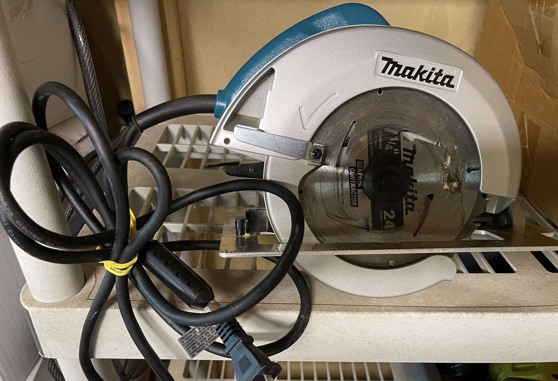 7-1/4 in. 15 Amp Corded Circular Saw with Dust Port 2 LED Lights 24T Carbide Blade