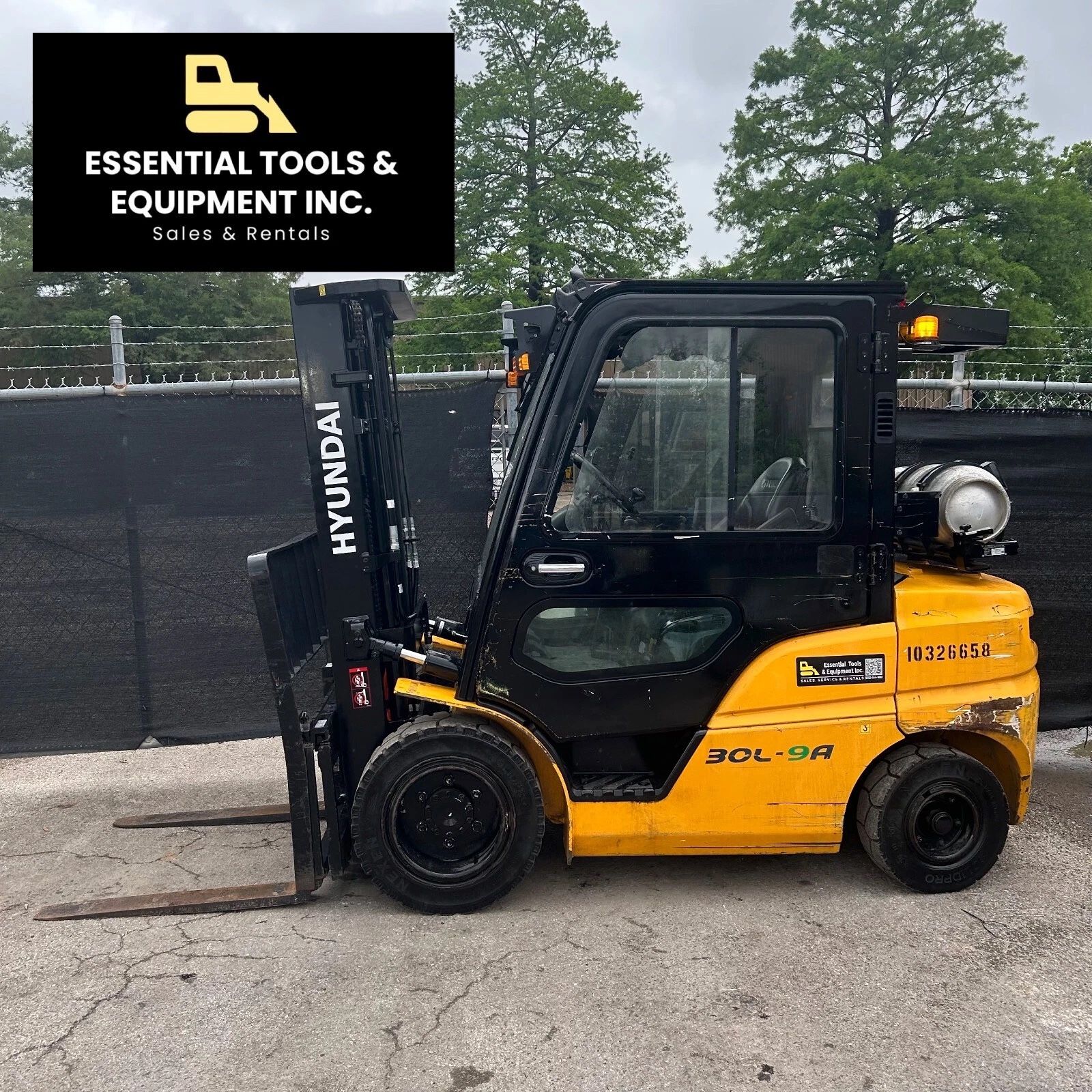 2021 Hyundai 6,000lb Cab LPG Forklift 30L-9A Pneumatic Tires- 11,192 Hours