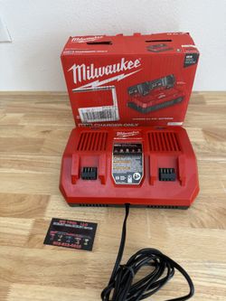 M18 18-Volt Lithium-Ion Dual Bay Rapid Battery Charger