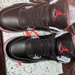 Air Jordan Bred 4 Sz  8.5 an 9
