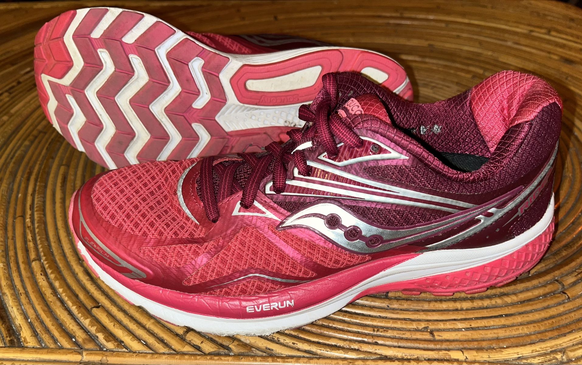 Saucony Everun Ride 9 Womens Running Training Athletic Shoes