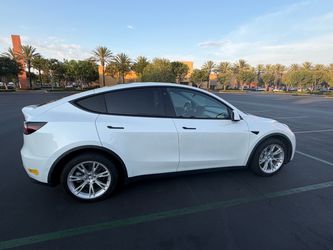 2022 Tesla Model Y - Dual Motor - Long Range Battery and AWD