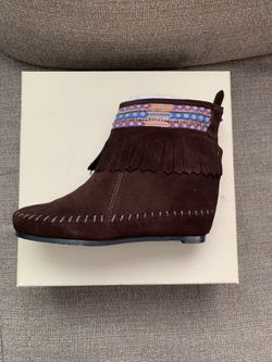 New Size 7 Moccasin Wedges