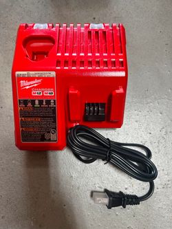 Milwaukee M12 & M18 12V/18V Multi-Voltage Battery Charger