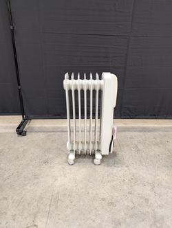 DeLonghi SAFEHEAT Portable Oil-Filled Radiator Heater with Thermostat Control