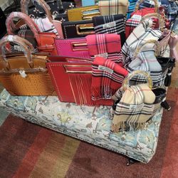 Purses & travel bags 🎒 excellent material and reasonable prices