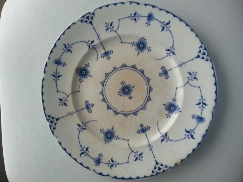 Stockholm pattern /Allerton England dinner plate/vintage