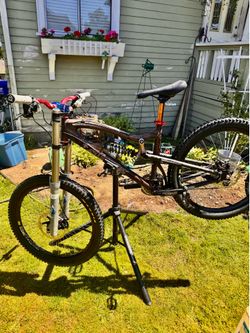 Santa Cruz full suspension mountain bike