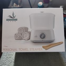 Personal towel steamer
