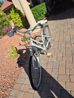 Women's 700c Schwinn Wayfairer city bike