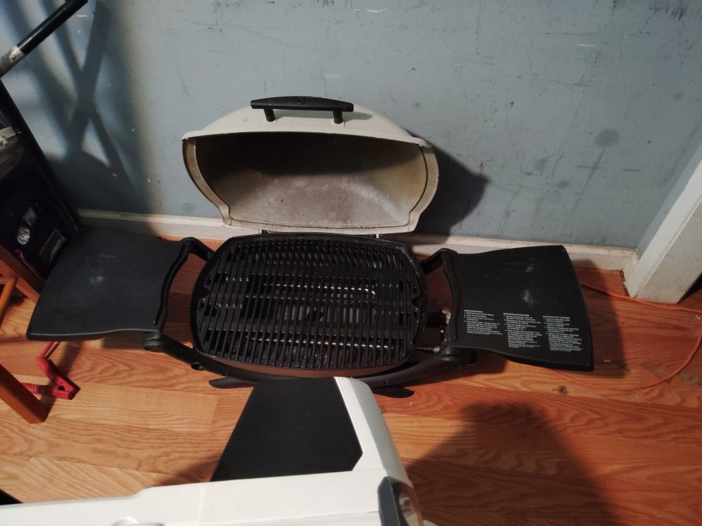 Weber Propane Grill X Large. 60 Dollars Cash
