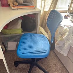 Plastic Swivel Task Chair in blue with Adjustable Height