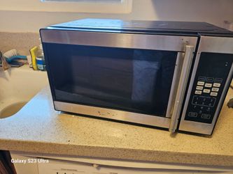 17" black + Decker  microwave  oven 700w working great W 17" x D11.5" x H 10"