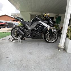 Kawasaki Z1000 $4600