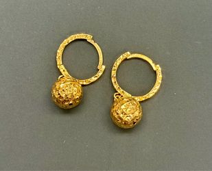 1.5 inch earrings 18k hoop with ball design