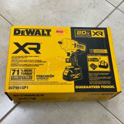 DEWALT DCF961GP1 1/2” HIGH TORQUE IMPACT WRENCH WITH HOG RING ANVIL KIT.