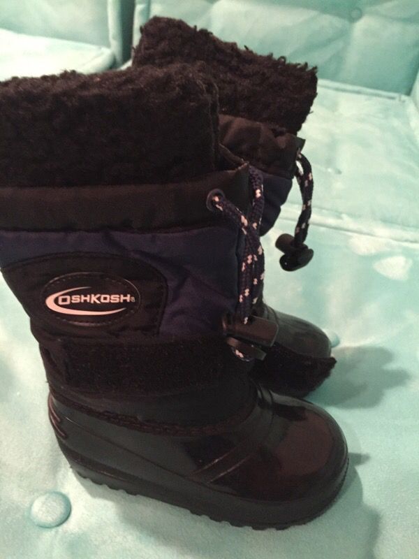 Snow boots size 5