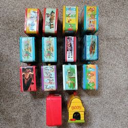  Vintage Lunch Box Collection 14.
Selling as collection only. They're not perfect but priced to sell to The collector who appreciates them from our pa