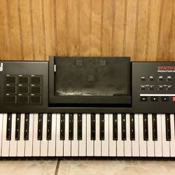 Akai Professional Synthstation 49 key iPad MIDi keyboard controller 