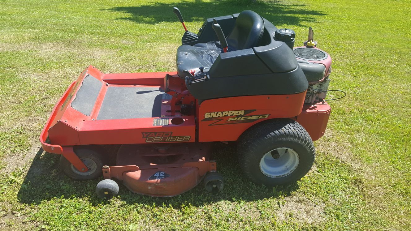 Zero turn 42 inch 15 hp briggs and Stratton Snapper yard cruiser
