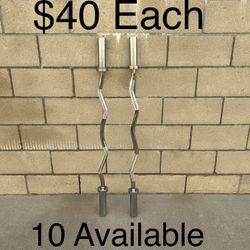 EZ Curl Bar For Weightlifting, Hip Thrusts, Squats & Lunges