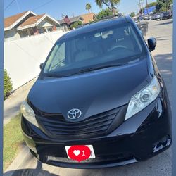 2012 Toyota Sienna