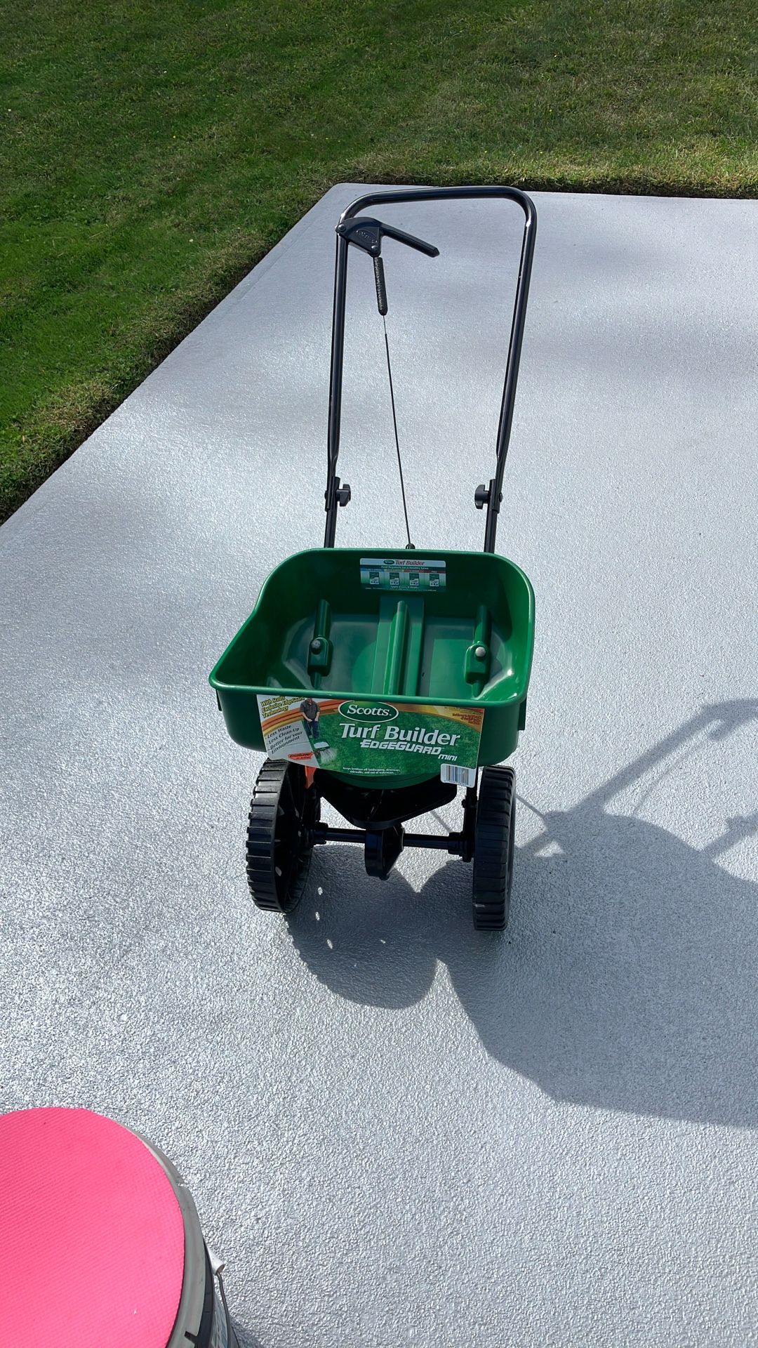 SCOTTS TURF BUILDER with EDGE/GUARD MINE FERTILIZER